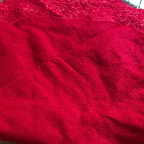 Vintage Vibrant Red Felt Christmas Tablecloth - Picture 3 of 3